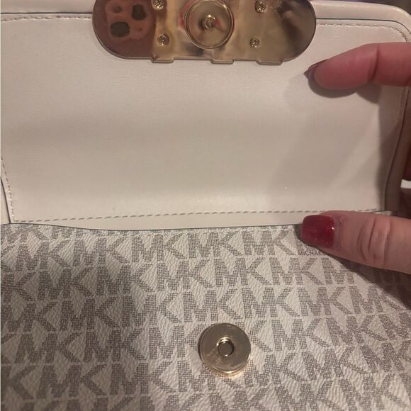 Michael Kors Cream and Gold Signature Logo magnetic pocket Crossbody - Picture 6 of 7
